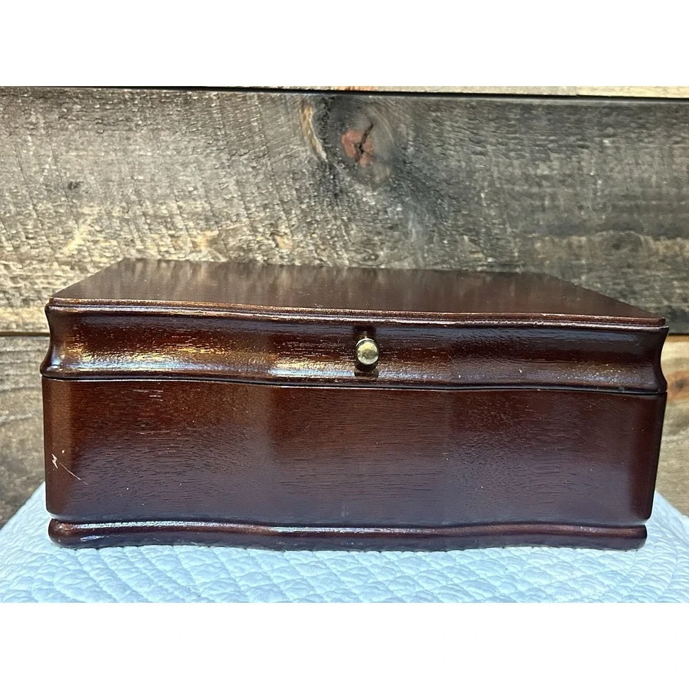 VTG MAHOGANY (?) JEWELRY BOX W/REMOVABLE TRAY & CORAL LINING